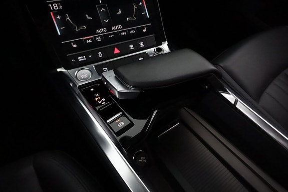 Audi e-tron 24 of 26