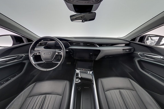Audi e-tron 13 of 26