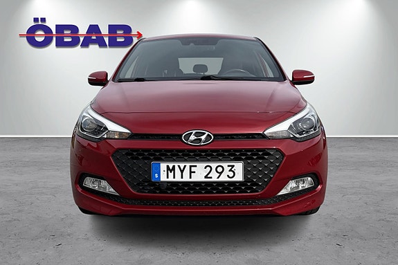 Hyundai i20 2 of 12
