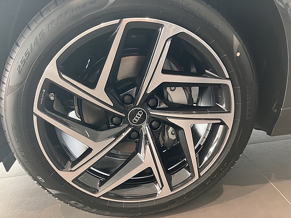 Audi Q6 e-tron 13 of 13