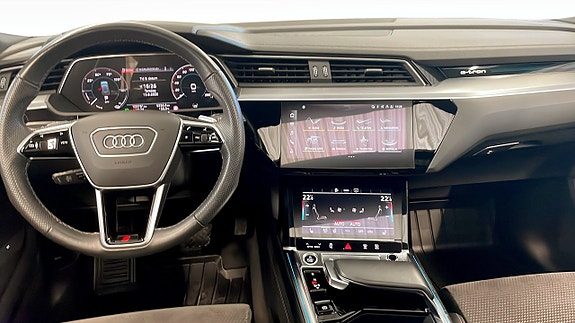 Audi e-tron 11 of 15