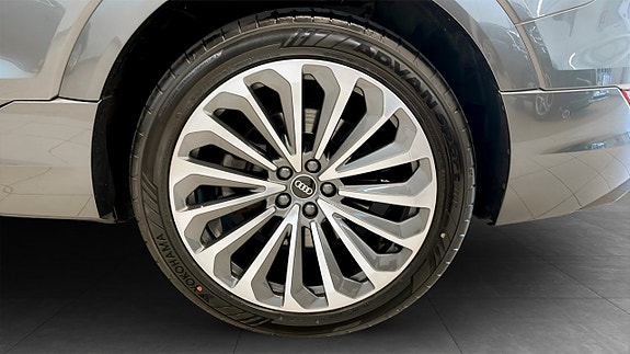 Audi e-tron 6 of 15