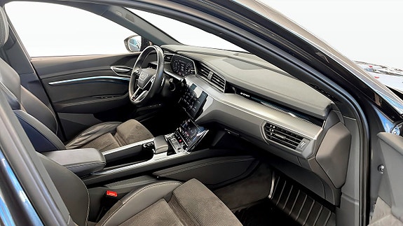 Audi e-tron 12 of 15