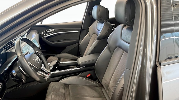 Audi e-tron 8 of 15