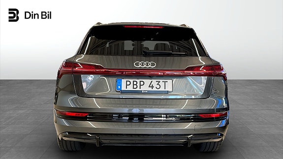 Audi e-tron 5 of 15