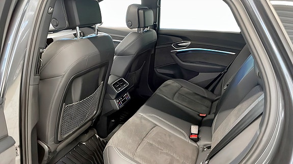 Audi e-tron 13 of 15