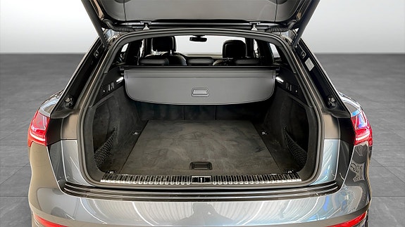 Audi e-tron 14 of 15