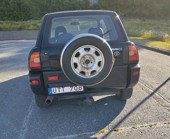 Toyota RAV4 5 of 8