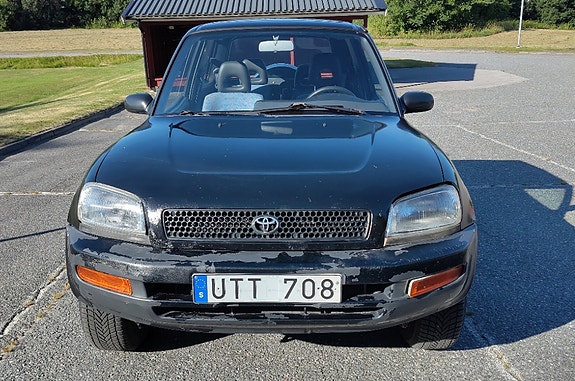 Toyota RAV4 2 of 8