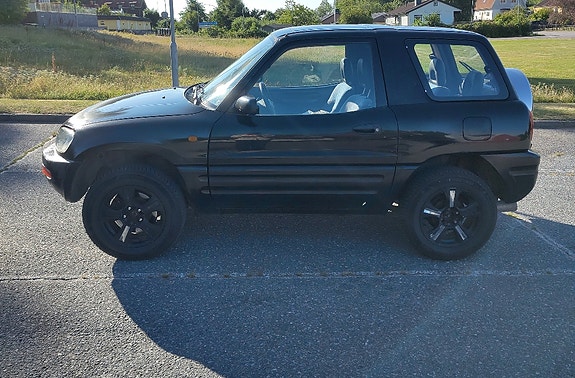 Toyota RAV4 3 of 8