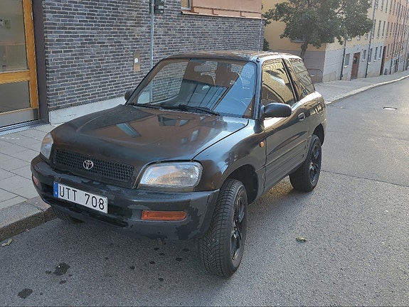 Toyota RAV4 6 of 8