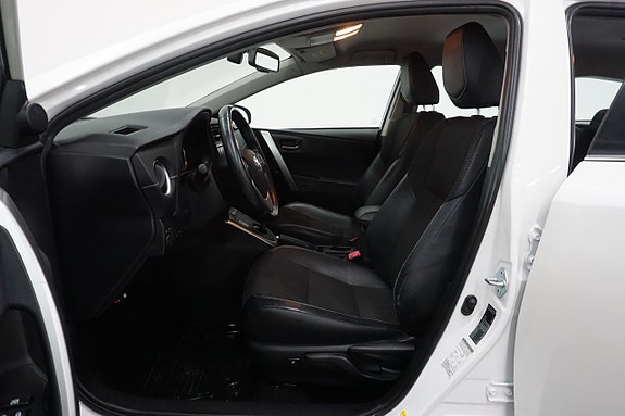 Toyota Auris 7 of 22
