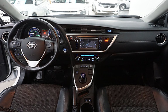 Toyota Auris 12 of 22