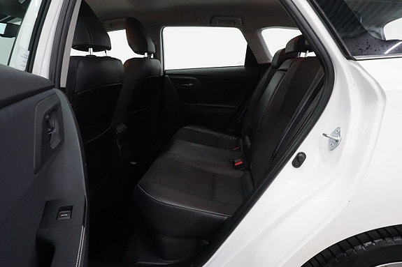 Toyota Auris 8 of 22