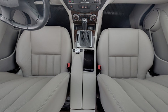 Mercedes-Benz C350 14 of 28