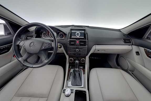 Mercedes-Benz C350 13 of 28