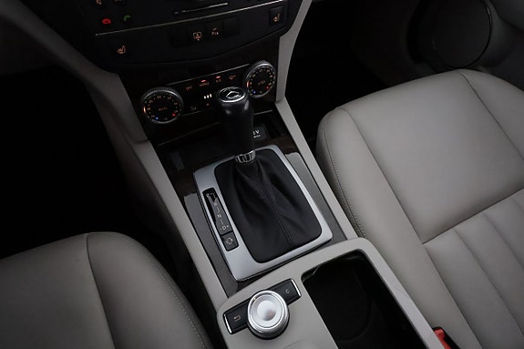Mercedes-Benz C350 24 of 28