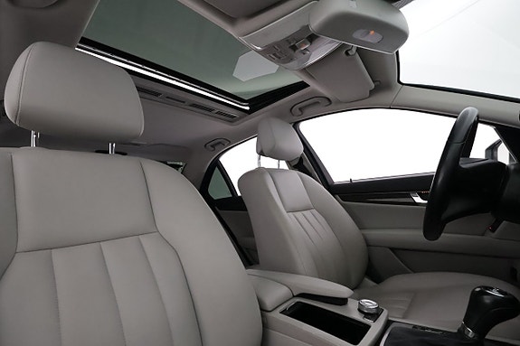 Mercedes-Benz C350 16 of 28