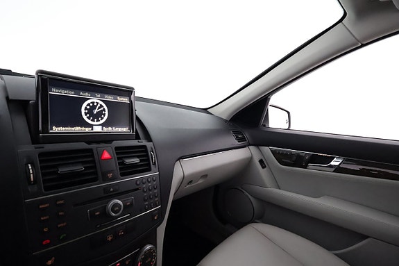 Mercedes-Benz C350 23 of 28