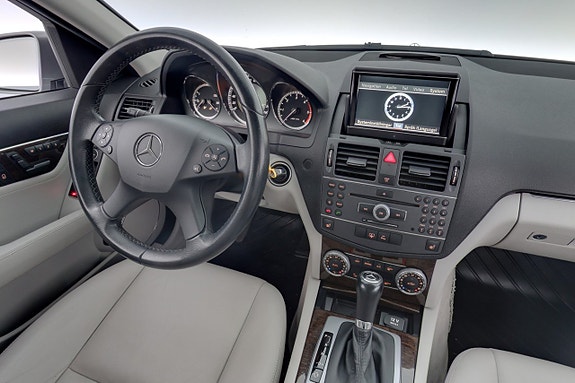 Mercedes-Benz C350 15 of 28