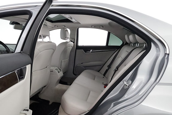 Mercedes-Benz C350 12 of 28