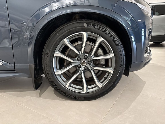 Volvo XC90 10 of 13