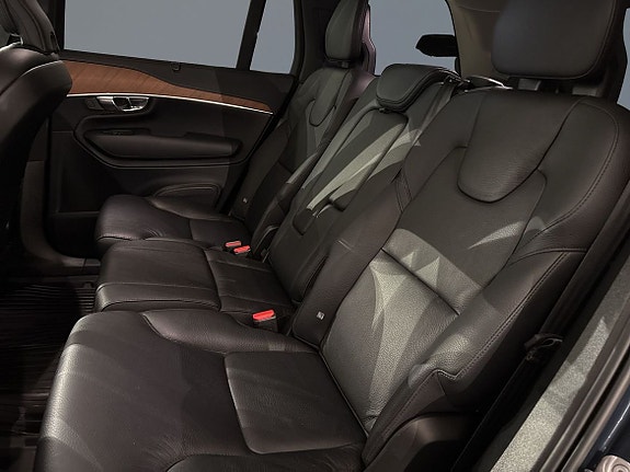 Volvo XC90 8 of 13