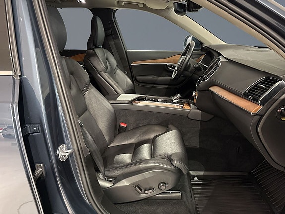Volvo XC90 7 of 13