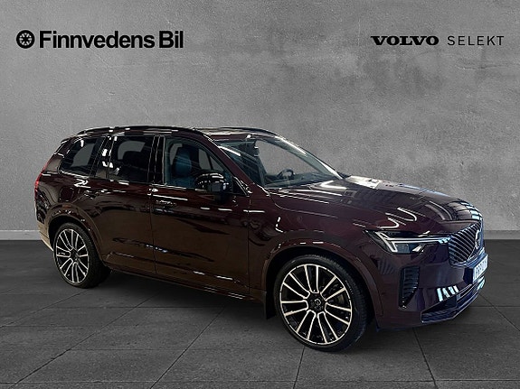 Volvo XC90 2 of 10