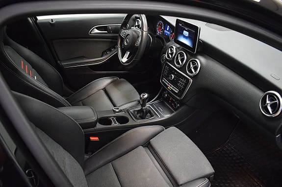 Mercedes-Benz A180 9 of 25
