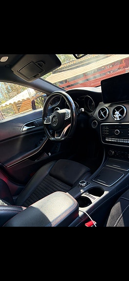 Mercedes-Benz CLA200 7 of 9