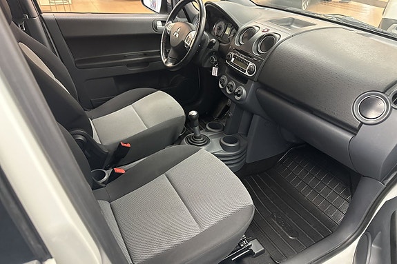 Mitsubishi Colt 7 of 10