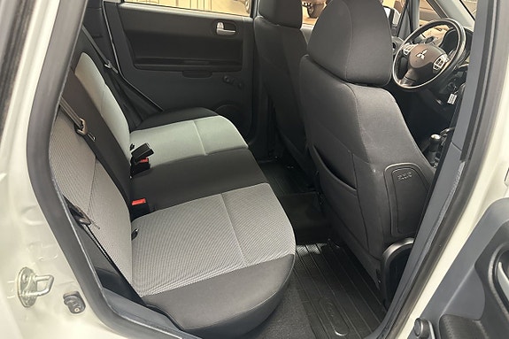 Mitsubishi Colt 6 of 10
