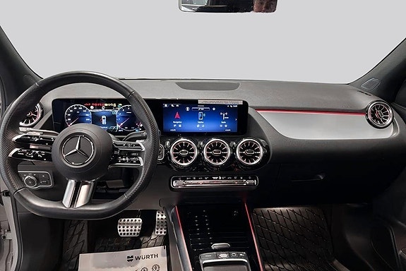 Mercedes-Benz GLA200 7 of 14