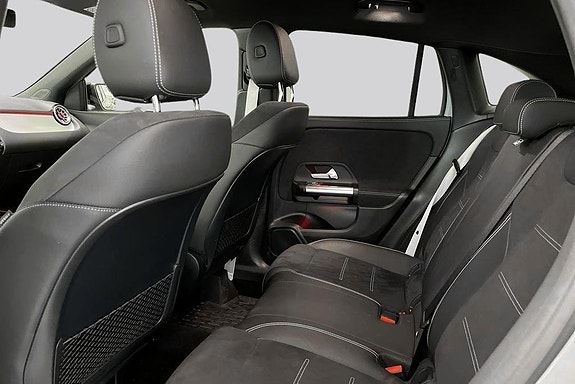 Mercedes-Benz GLA200 9 of 14