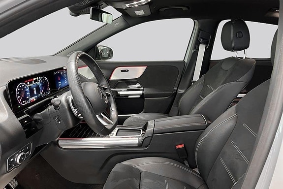 Mercedes-Benz GLA200 8 of 14
