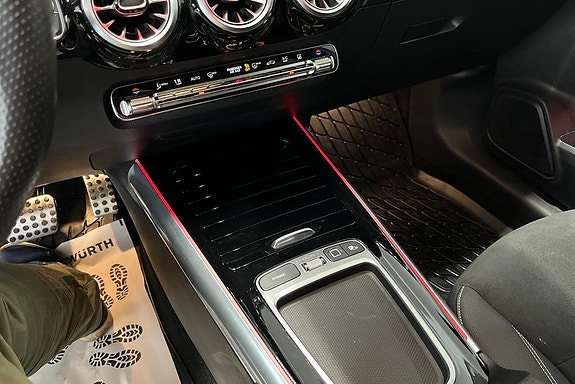Mercedes-Benz GLA200 12 of 14