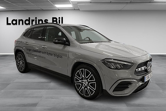 Mercedes-Benz GLA200 3 of 14
