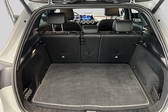 Mercedes-Benz GLA200 14 of 14