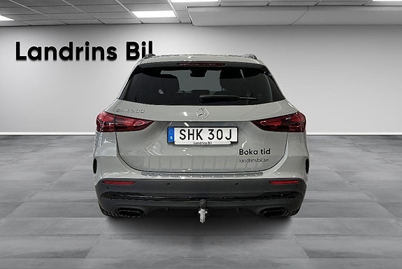 Mercedes-Benz GLA200 5 of 14