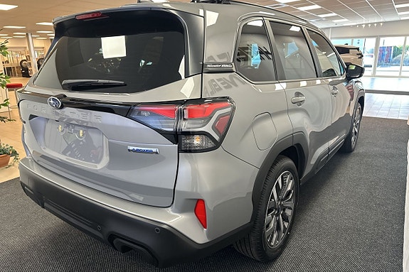 Subaru Forester 4 of 8