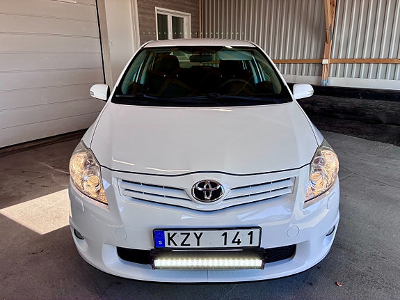 Toyota Auris 3 of 10