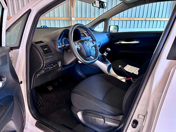 Toyota Auris 7 of 10