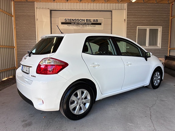 Toyota Auris 5 of 10