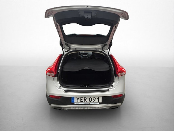 Volvo V40 Cross Country 22 of 30