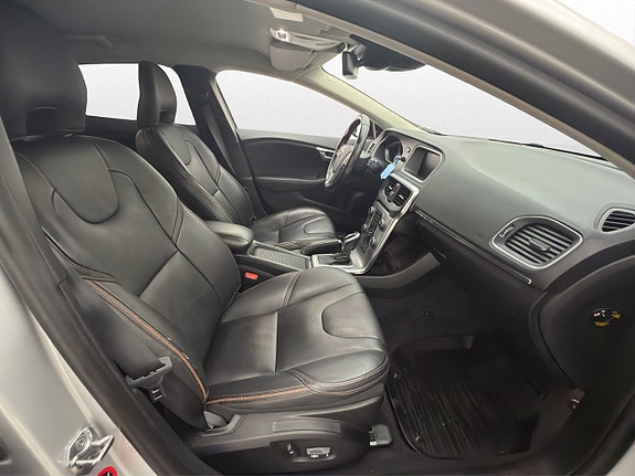 Volvo V40 Cross Country 14 of 30