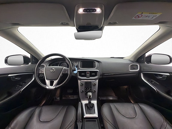 Volvo V40 Cross Country 13 of 30