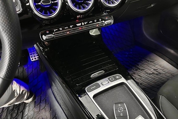 Mercedes-Benz A250 e 12 of 14