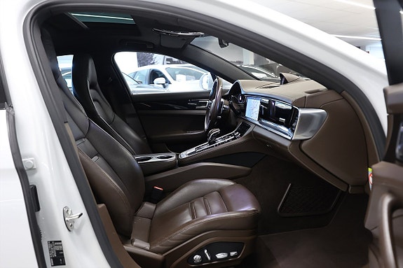 Porsche Panamera 4S 16 of 29