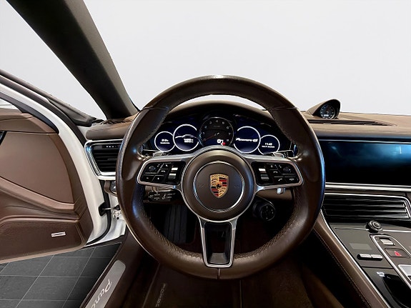 Porsche Panamera 4S 19 of 23